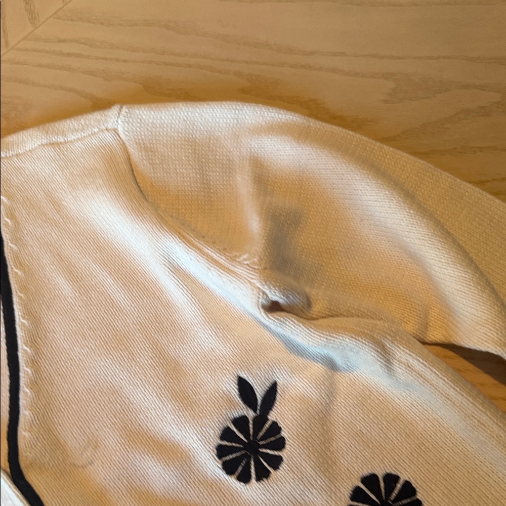 Maurices Cream and Black Floral Cardigan π§π»ββοΈ - Picture 11 of 15
